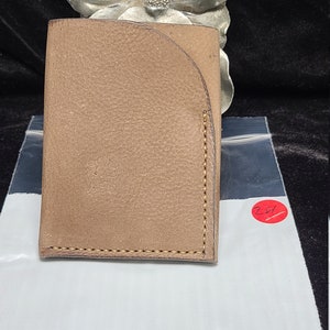 Cuero genuino, cartera hecha a mano, cosido a mano, hilo encerado de nylon, nuevo, hecho en los EE.UU., cuero natural, bonito regalo, color marrón camello