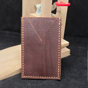 Cartera de cuero minimalista, hecho a mano, cuero marrón aceitado, nuevo, puntada de mano, dos bolsillos de la tarjeta, cuero genuino, hecho en los EE.UU.