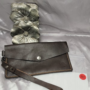 Cuero genuino, cuero natural, cartera de embrague de cuero suave, 2 bolsillos, cierre, cuero marrón suave, herrajes gunmetales, nuevos, EE.UU.