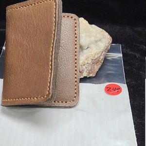 Cartera bifold de cuero genuino, hecho a mano, cosido a mano con hilo de nylon encerado, hecho en los EE.UU., color mocha marrón, 2 bolsillos de tarjeta, nuevo