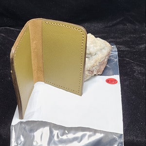 Cuero genuino hecho a mano, cosido a mano, cartera de estilo minimalista, billetera bifold, 2 bolsillos de la tarjeta, bolsillo de las facturas, nuevo, hecho en los EE.UU.