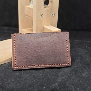 Cartera de cuero minimalista, hecho a mano, cuero marrón aceitado, nuevo, puntada de mano, dos bolsillos de la tarjeta, cuero genuino, hecho en los EE.UU.