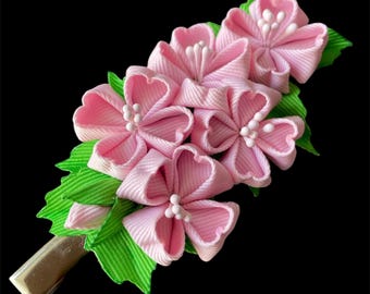 Fiore di ciliegio Kanzashi Sakura, fiore rosa chiaro primaverile.