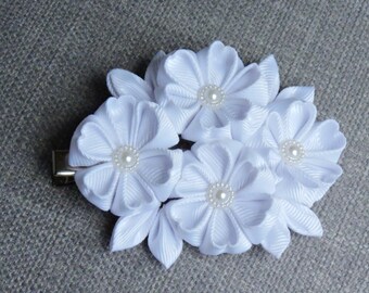 White Kanzashi fabric hair clip. White Japanese hair clip.