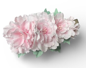 Fermaglio per capelli rosa. Fiore in tessuto fatto a mano.