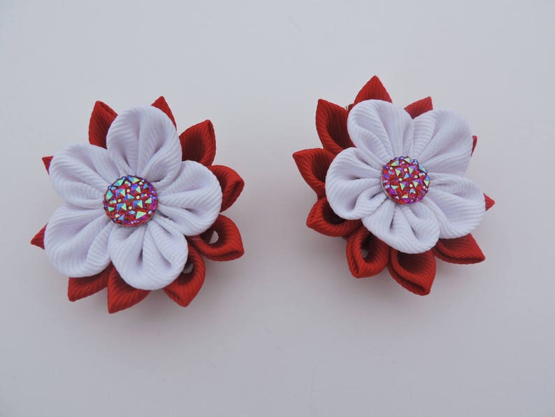 Kanzashi Fabric Flowers. Set of 2 hair clips. Red and White. image 4