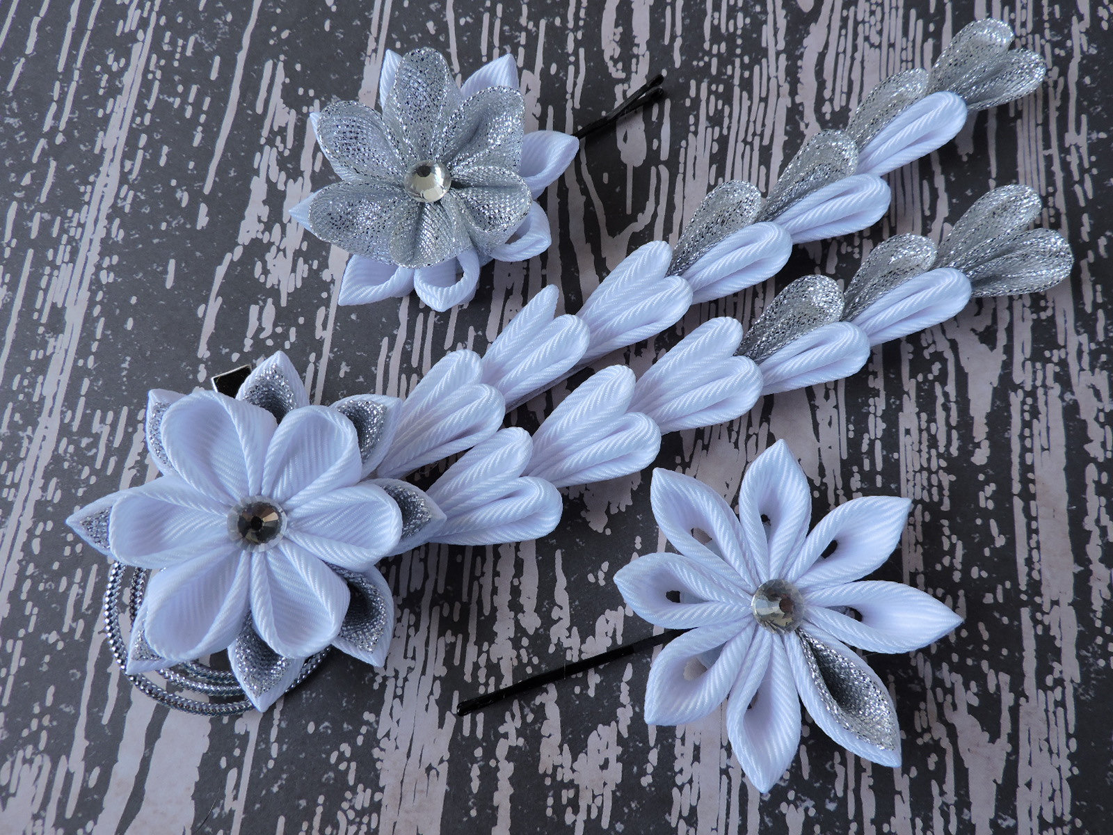 White Kanzashi Flower Hair Clip Set: Japanese Tsumami Grosgrain