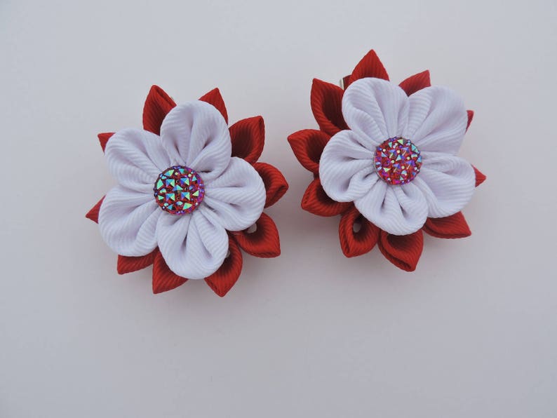 Kanzashi Fabric Flowers. Set of 2 hair clips. Red and White. image 3