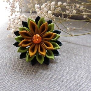 Handmade Kanzashi Flower Brooch: Green & Gold Grosgrain Ribbon