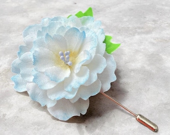 Spilla da matrimonio con fiore in tessuto.