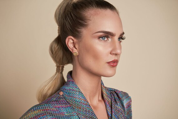 Love Studs - image 1