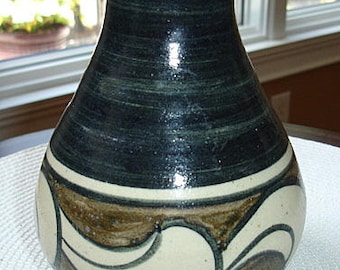 VINTAGE Borneo Made Pottery Vase 7” H x 5” W