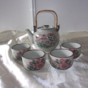 Tea set in sandstone