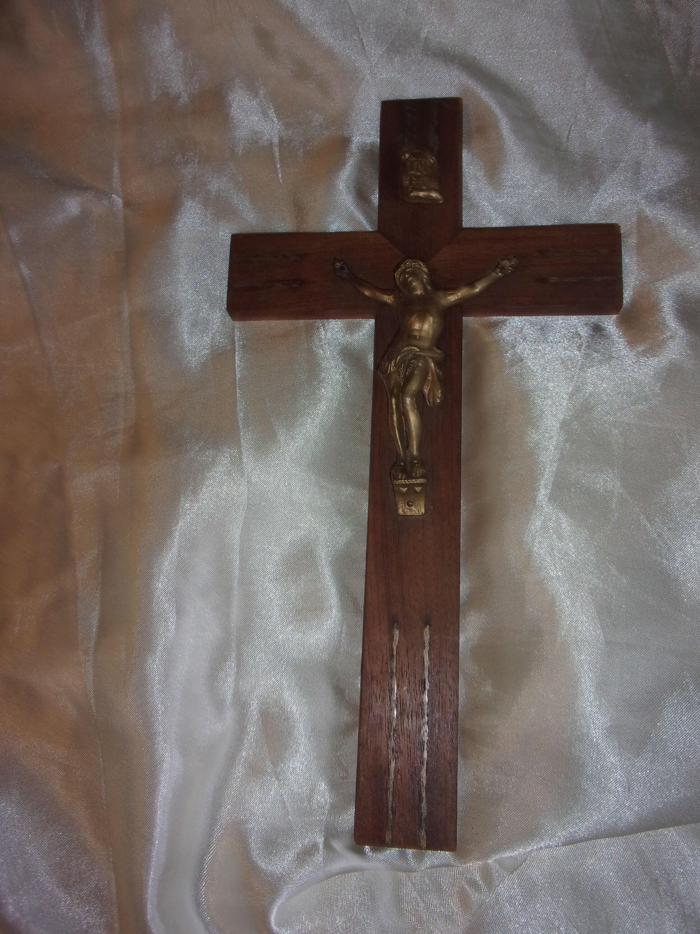 Crucifix en Bois et Métal Doré