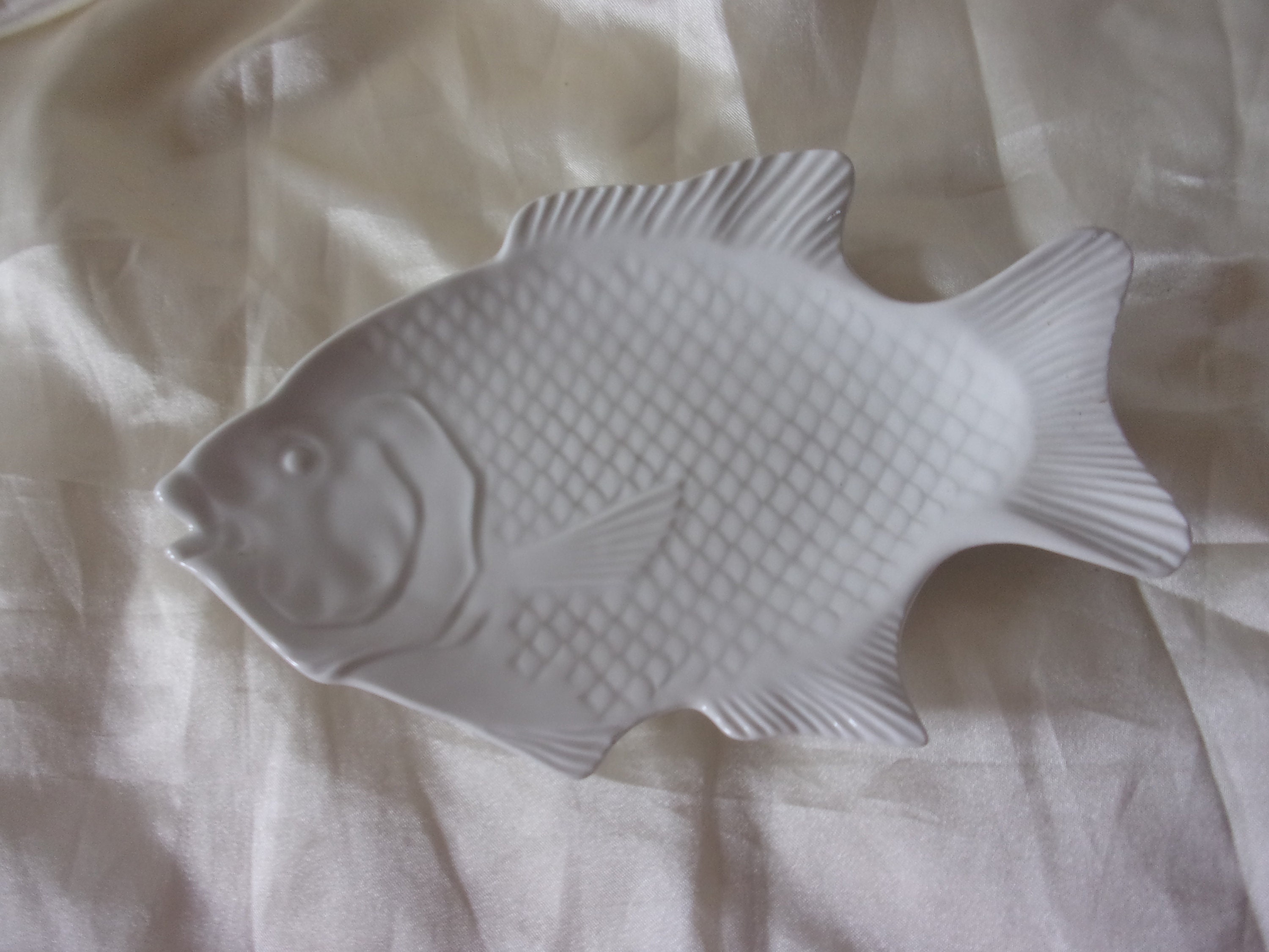 Plat en Porcelaine Blanche Forme de Poisso