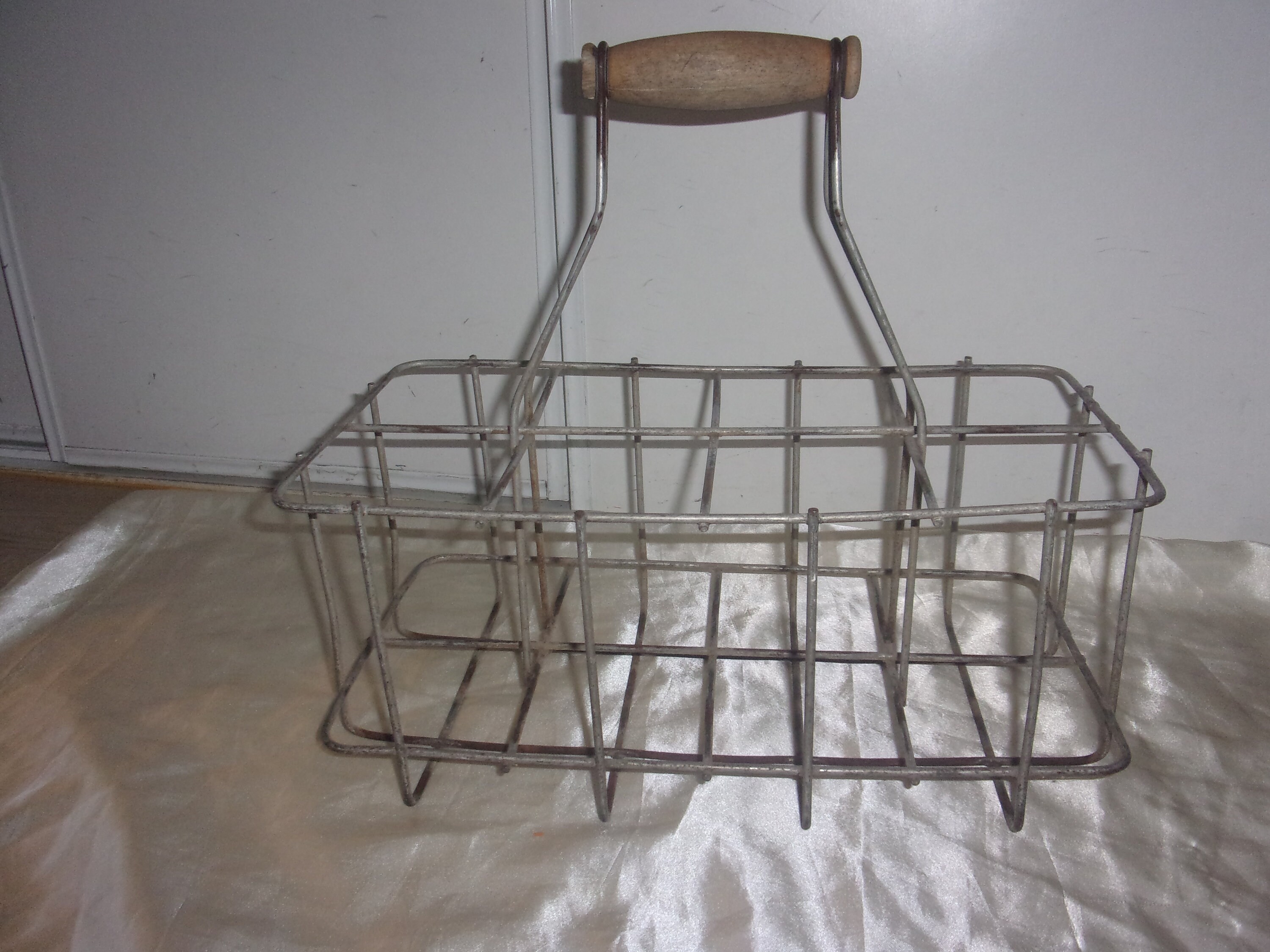 Ancien Panier à Bouteille