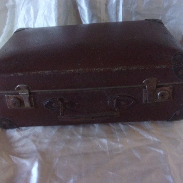 Ancienne valise en carton