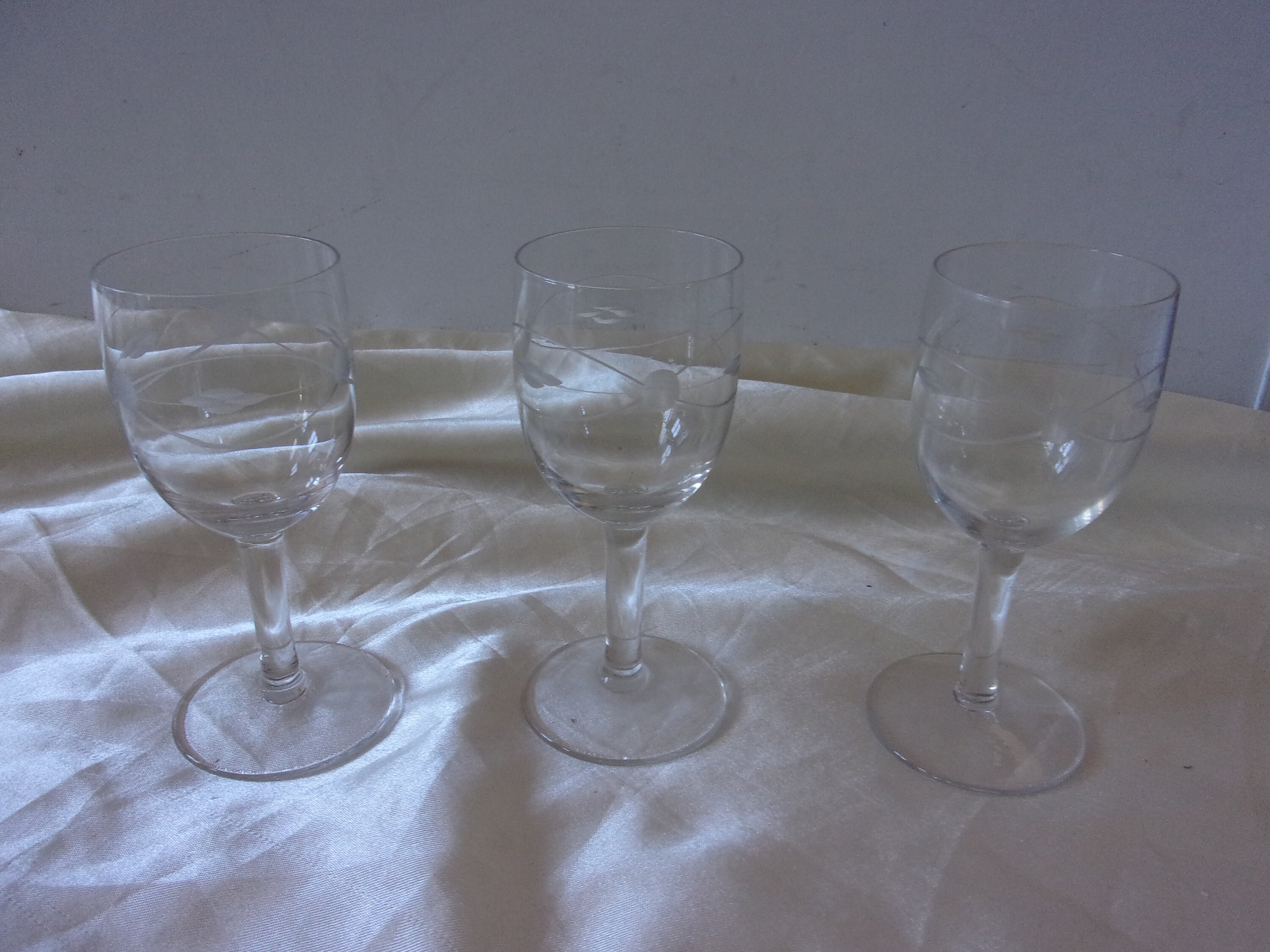 3 Verres à Liqueur en Cristal Gravé