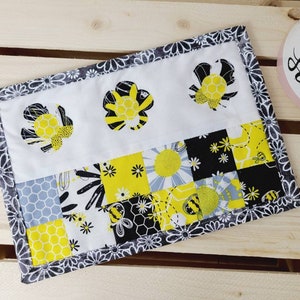 Quilted Bee Mug Rug: Black & Yellow Floral Applique