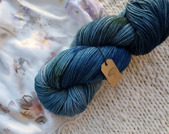 Salem Sock 013- Hand-Dyed Superwash Merino Nylon 75/25 Fingering Yarn