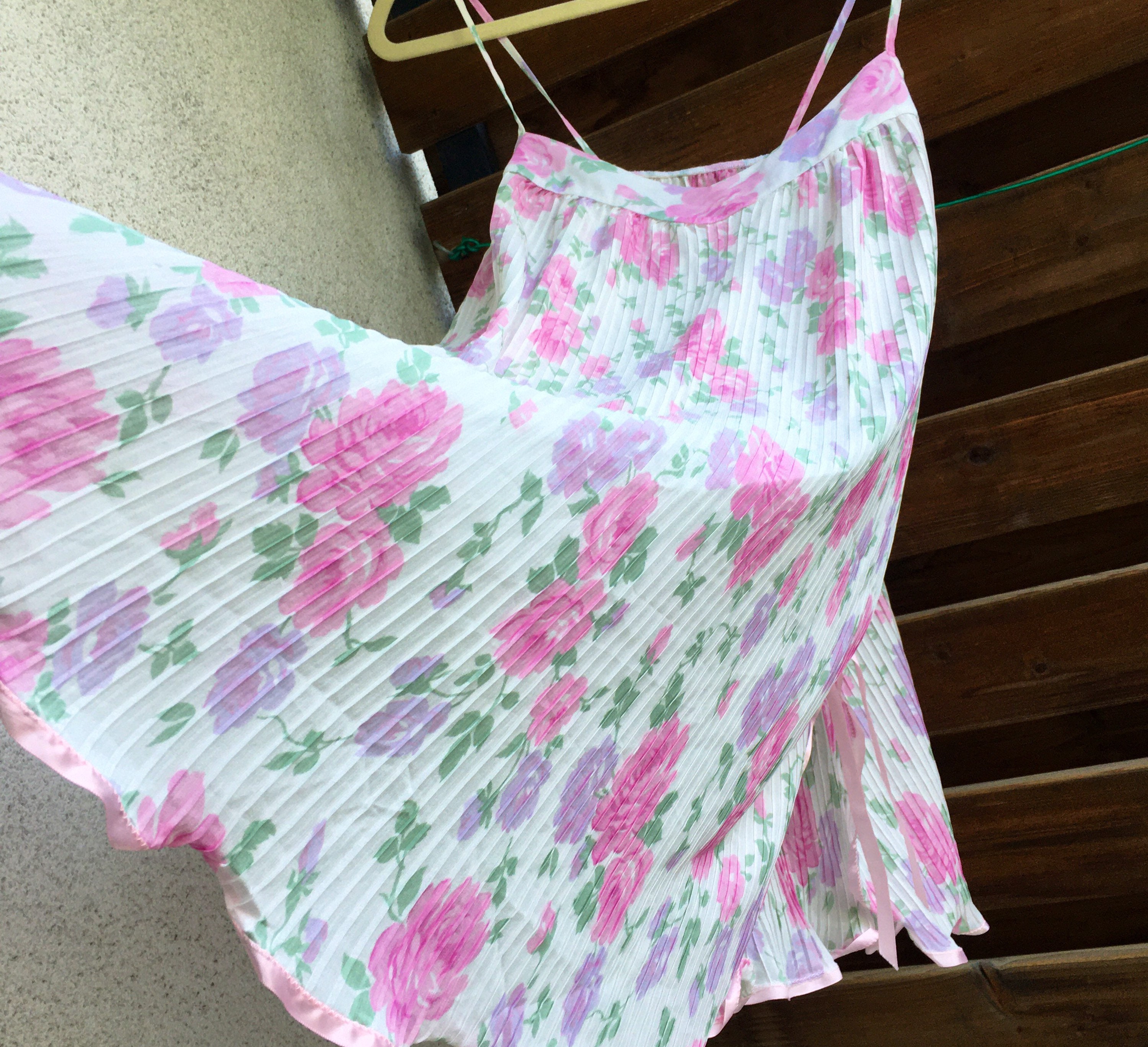 Pleated / plissee Italian rose print vintage slip (dress) lingerie, nightgown