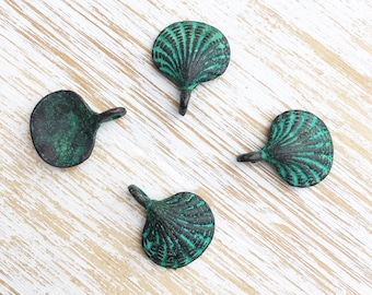 Seashell Charms 15mm / 4pc, Shell Beads, Greek Casting Shell Beads, Ocean Beach Sea Charms, Blue Green Patina Scallop Shell Beads (MK034)