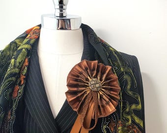 Broche de roseta a cuadros marrón cobre con botón de cristal antiguo, hecho a mano en Nueva York