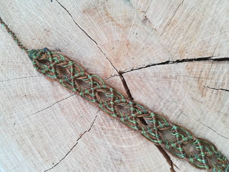 Gekn\u00fcpftes erdfarbenes armband