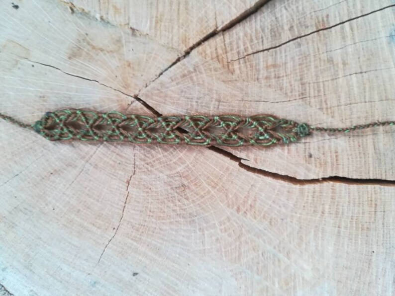 Gekn\u00fcpftes erdfarbenes armband