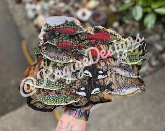 Handgeweven visoorbellen met kralen: sockeyezalm, regenboogforel, baars, orka, snoek, cohozalm, roze zalm, walvishaai