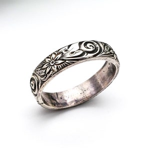 Floral Sterling Silver Ring: Vintage Daisy Stacking Band