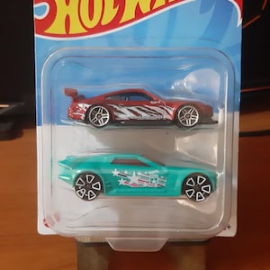 Hot Wheels 2 Autos, Druckguss Sammlerauto, Modell im Maßstab 1:64, Sammlerspielzeug Vintage Sportwagen, Geschenk für Freund, Kollegen Geschenk