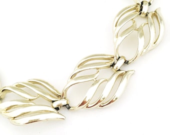 Vintage light gold Coro choker.  Beautiful shiny leaf shaped links.  Classic style and design.  Gift for graduation. Wear to lunch date.