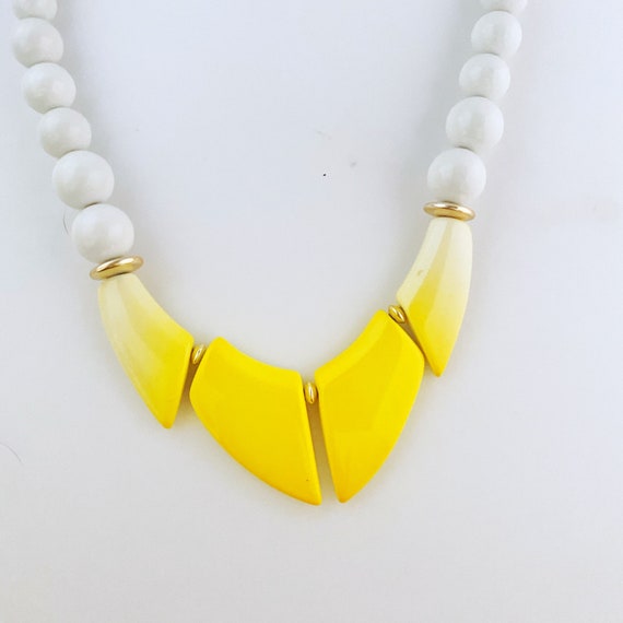 Vintage 60s or 70s Lucite statement necklace. Whi… - image 7