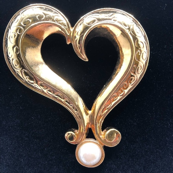 classic female face Pin for Sale by eva annabaxton