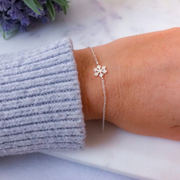 Sterling silver snowflake bracelet | Christmas jewelry | Winter silver bracelet | Minimalist dainty bracelet | Hypoallergenic jewelry