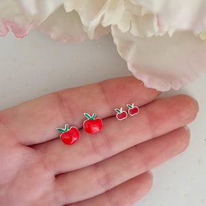Pendientes de manzana roja / Regalo de regreso a la escuela / Pendientes de frutas / Regalo de maestro / Pendientes de niños pequeños / Espárragos hipoalergénicos / Regalo de estudiante