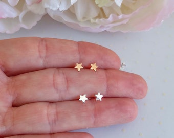 Pendientes de estrella diminuta / Pendientes de oro / Pendientes de estrella pequeña / Pendientes minimalistas / Pendientes hipoalergénicos