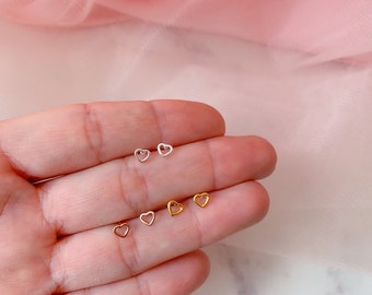 Clous d'oreilles en argent sterling à cœur ouvert | Boucles d'oreilles coeur en or rose de 4 mm | Boucles d'oreilles minimalistes | Boucles d'oreilles délicates