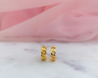 Gold link chain huggies hoop earrings | Tiny chain hoops | Small gold hoops | Dainty chain hoops | Gold hoops earrings.