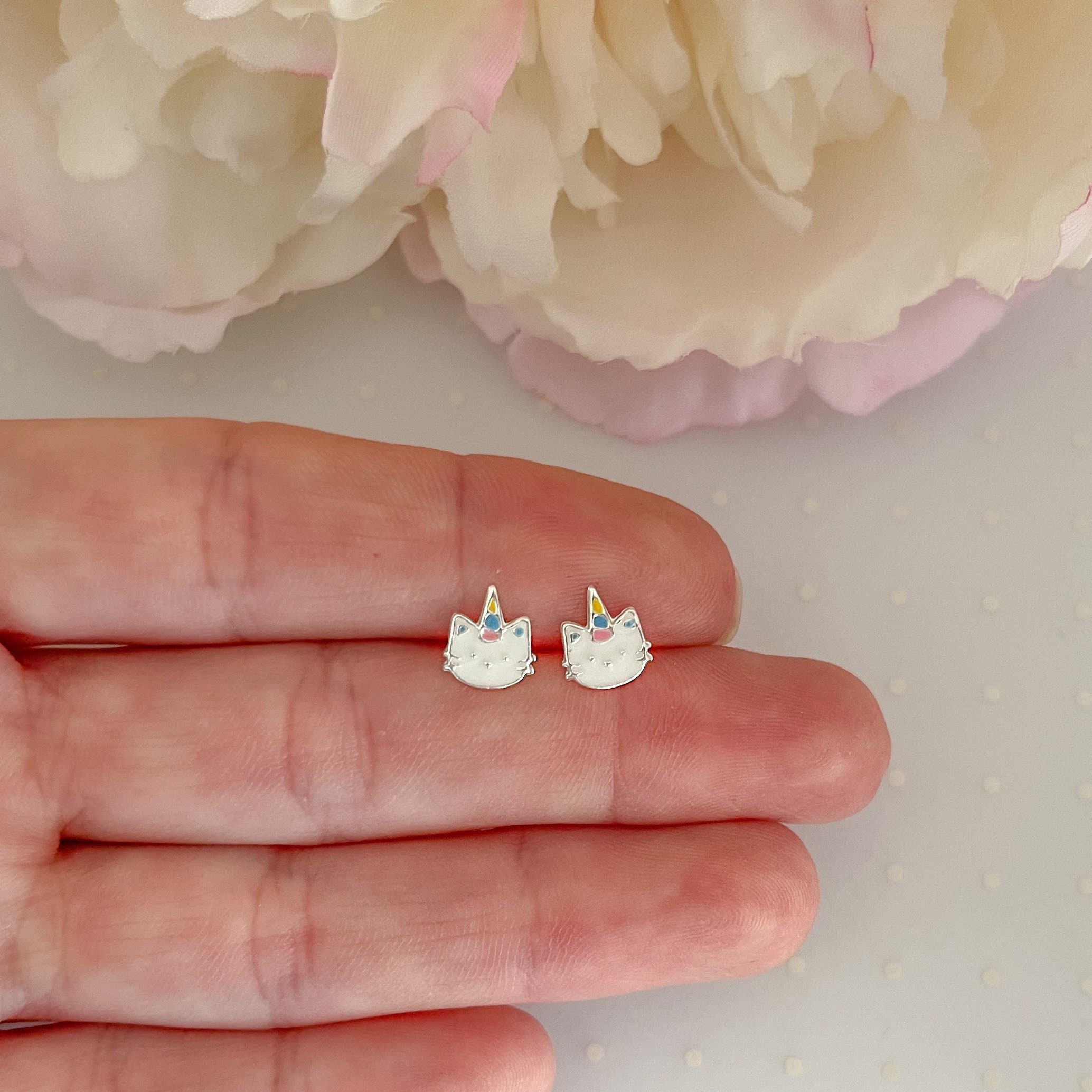 Mini amariella flower shop stud resin earrings