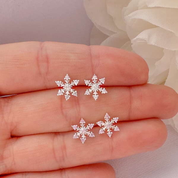 Snowflake earrings in sterling silver | Christmas earrings | Kids earrings |  Dainty silver earrings | Hypoallergenic stud earrings
