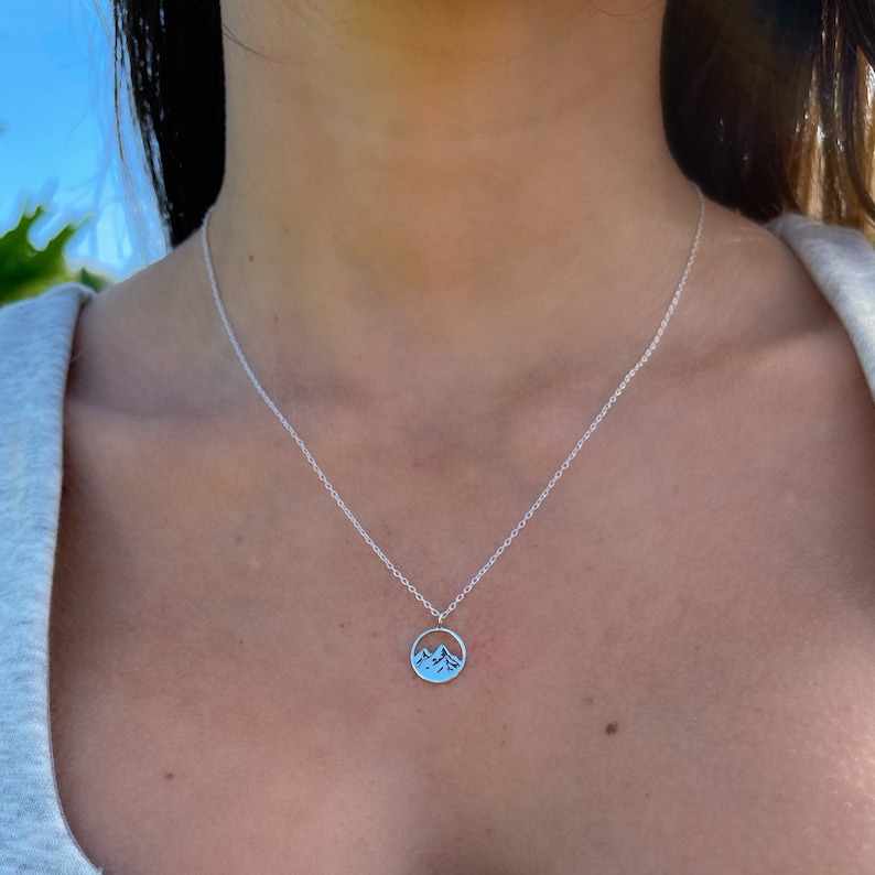 Halsband för berg i sterlingsilver | Halsband för vandring | Gåva för friluftsmänniskor | Gåva för naturälskare | Elegant silverhalsband bild 1