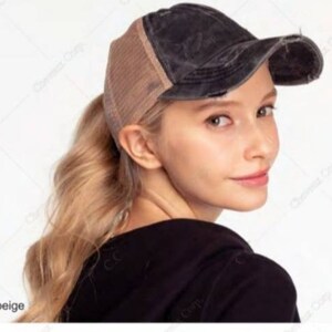May include: Black and beige distressed baseball cap with a mesh back. The cap has a curved brim and a worn appearance. The text "black / beige" is visible in the lower left corner.