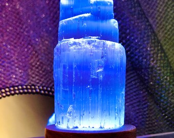 Mystical and soothing selenite waterfall USB lamp with remote control and changing color