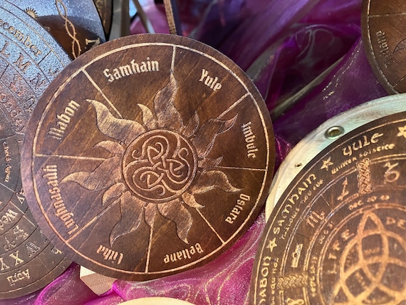 ROUE DE L'ANNEE pour autel Wicca