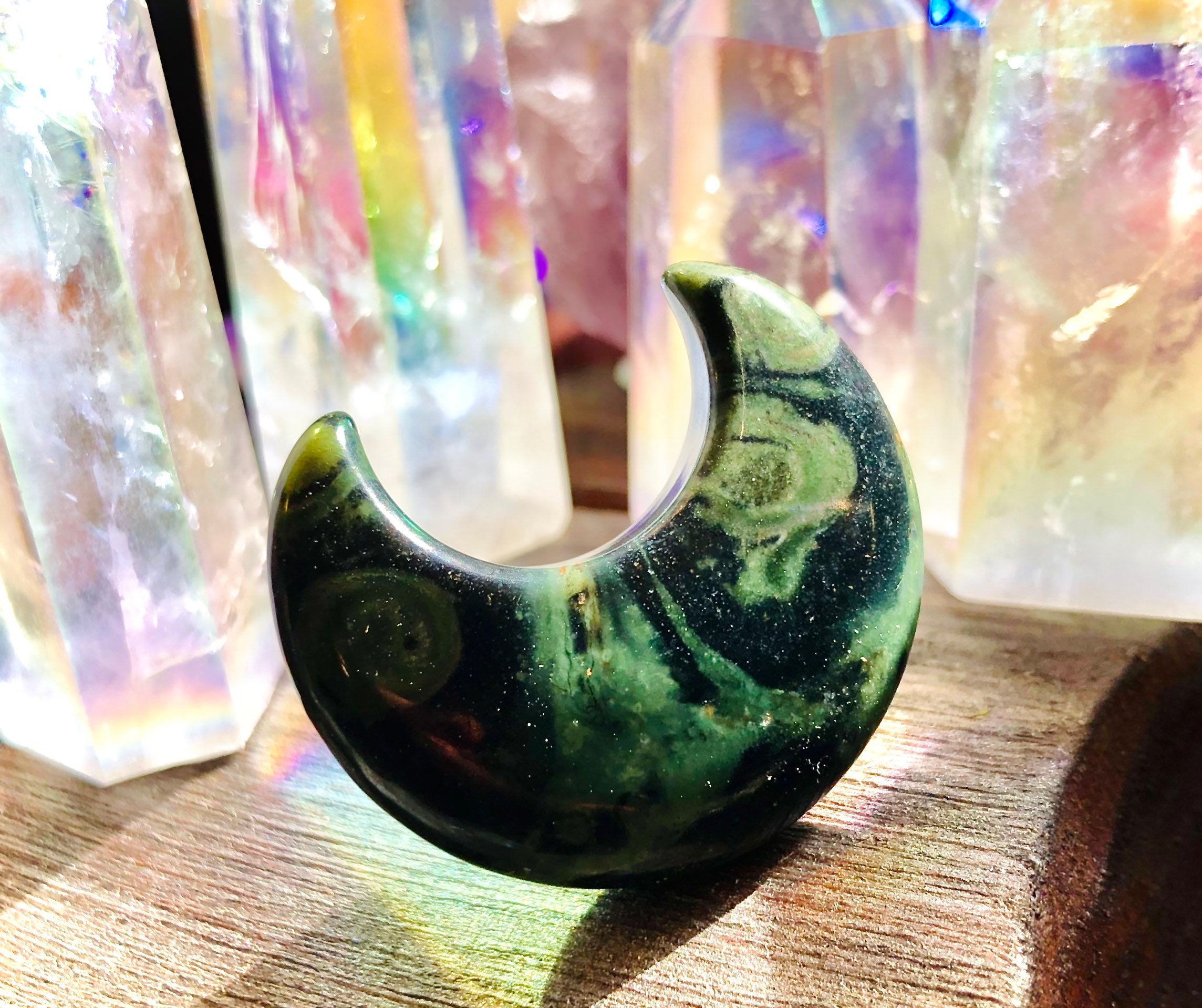 Croissant de Lune d'autel en Jaspe Kambaba