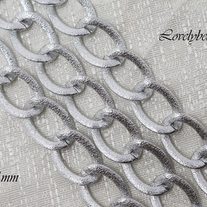 29x21mm Brushed Twisted Silver Oval Aluminum Chain by the Foot
