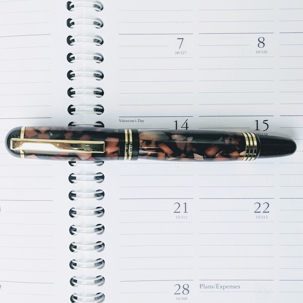 The Churchill Füllfederhalter Gold und Chrom / Geschäftsidee oder Schreibtischstift