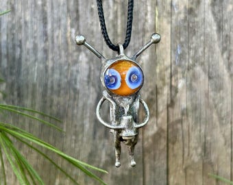 Moonwalker pendant Alien accessories for scientist fan Modern art jewelry Bioshock Biomechanical Cyberpunk Dieselpunk Sci-Fi NASA raypunk